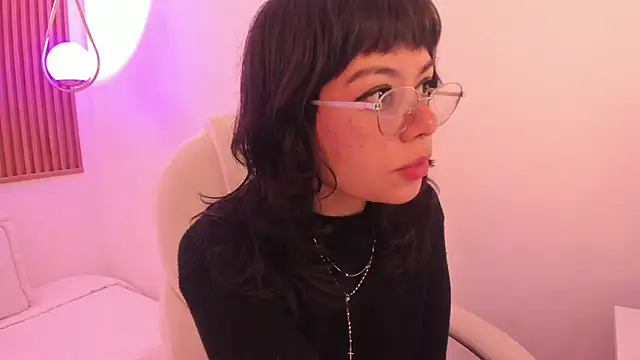 Snapshot of ghostmila chatting on 04.11.26 ghostmila online show from 04.11.26