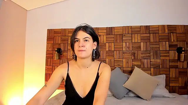 Snapshot of freyaa__1 chatting on 06.18.26 freyaa 1 online show from 06.18.26