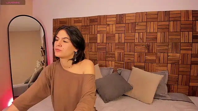 Snapshot of freyaa__1 chatting on 06.25.26 freyaa 1 online show from 06.25.26