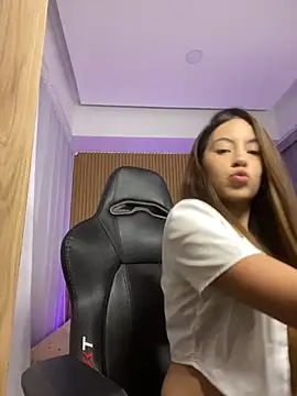 Snapshot of Ambar_Zaf chatting on 05.21.26 Ambar Zaf online show from 05.21.26