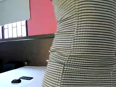 Snapshot of Azul_Luna chatting on 04.13.26 Azul Luna online show from 04.13.26