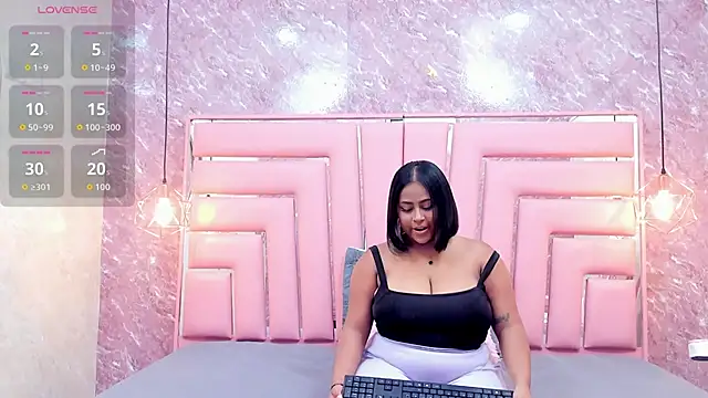 Luu Adams online show from 04.24.26