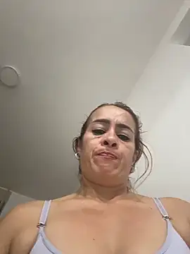 Natigoonzalez online show from 05.17.26