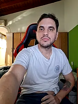 Snapshot of Gonza42OArg chatting on 04.12.26 Gonza42OArg online show from 04.12.26