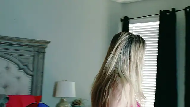 Farrah Fantasy online show from 04.26.26