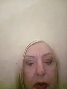 Snapshot of Julia20X chatting on 04.12.26 Julia20X online show from 04.12.26