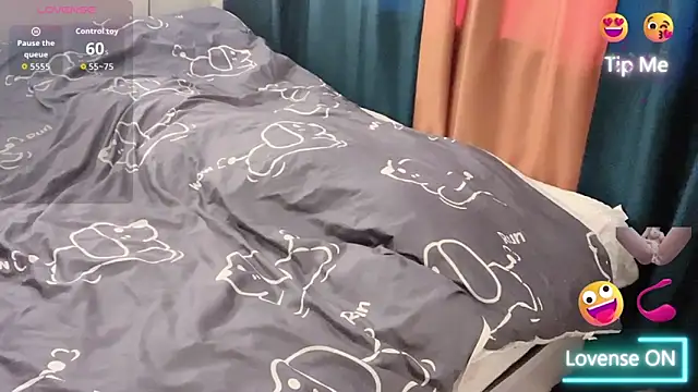 Snapshot of zhnly chatting on 04.12.26 zhnly online show from 04.12.26