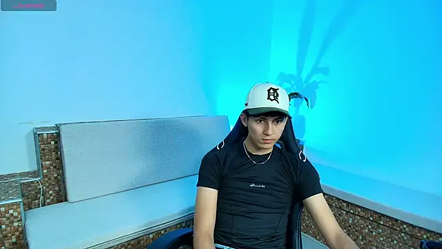 Valentino Rey online show from 04.13.26