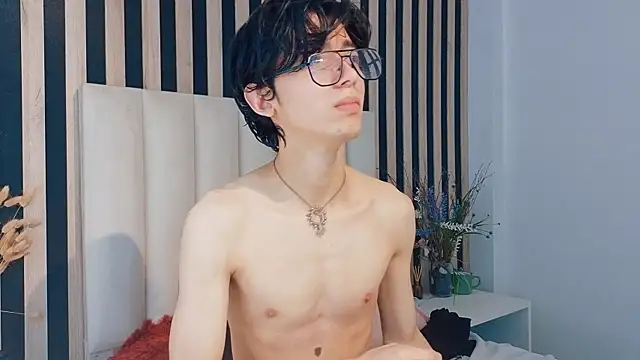 Twink Sebas7 online show from 05.10.26