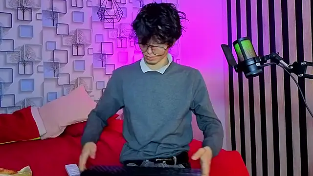 Twink Sebas7 online show from 05.17.26