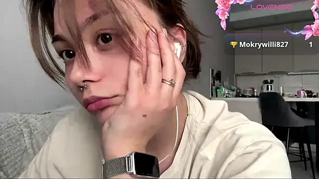 Snapshot of Thyeiysyla chatting on 04.11.26 Thyeiysyla online show from 04.11.26