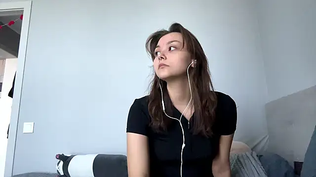 Snapshot of Thyeiysyla chatting on 04.15.26 Thyeiysyla online show from 04.15.26