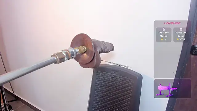 Snapshot of ana_sinclair chatting on 04.11.26 ana sinclair online show from 04.11.26