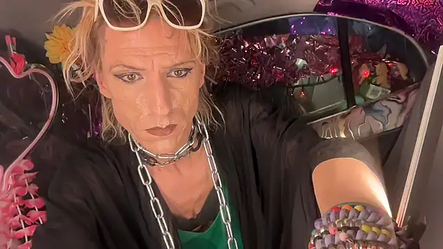 Snapshot of TgirlBrat chatting on 06.19.26 TgirlBrat online show from 06.19.26