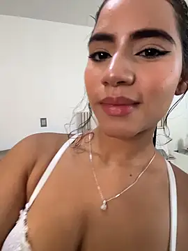 Snapshot of ZaraReyes chatting on 05.07.26 ZaraReyes online show from 05.07.26
