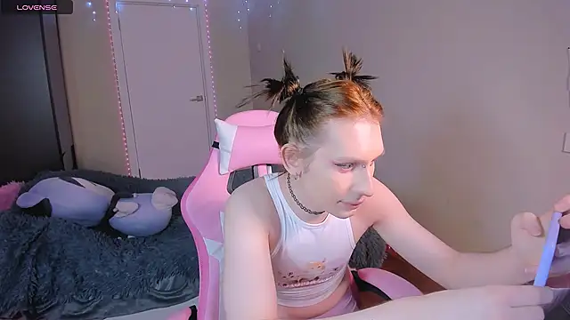 Mikaella Nicole online show from 04.10.26