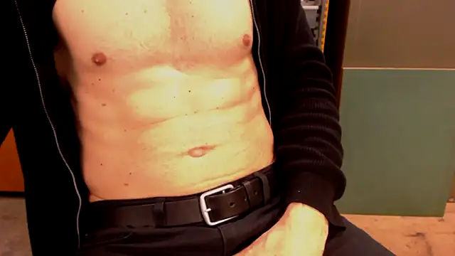 Snapshot of Blackandblue2000 chatting on 04.15.26 Blackandblue2000 online show from 04.15.26