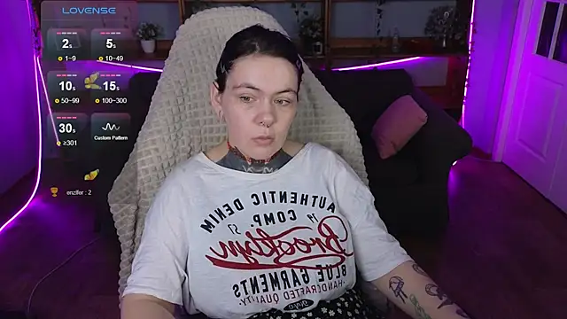 QwertyAnnie Lbo online show from 04.13.26