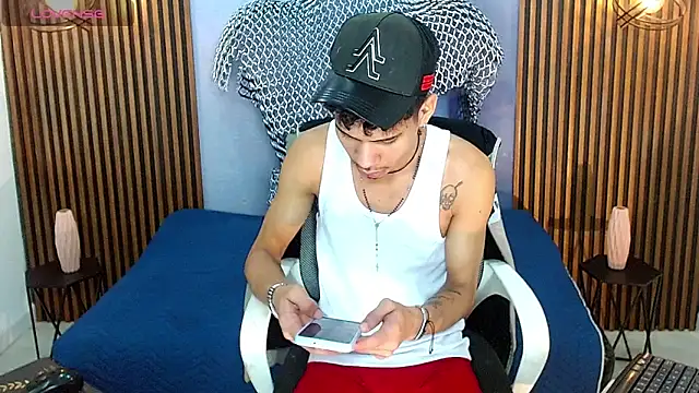 Skinny cute Alyer online show from 05.09.26