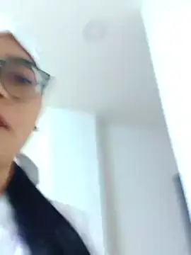 Snapshot of SOFI__10 chatting on 04.15.26 SOFI 10 online show from 04.15.26