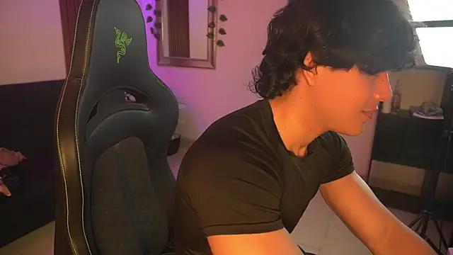 Snapshot of dante_muscle chatting on 04.14.26 dante muscle online show from 04.14.26