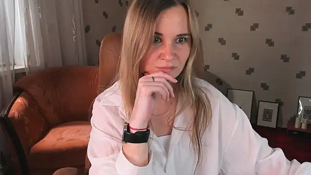 MiaSparkes online show from 07.06.26