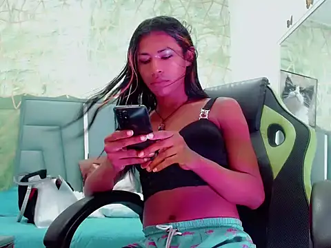 Naomisaenz01 online show from 06.02.26
