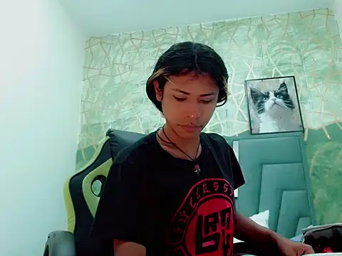 Naomisaenz01 online show from 06.05.26