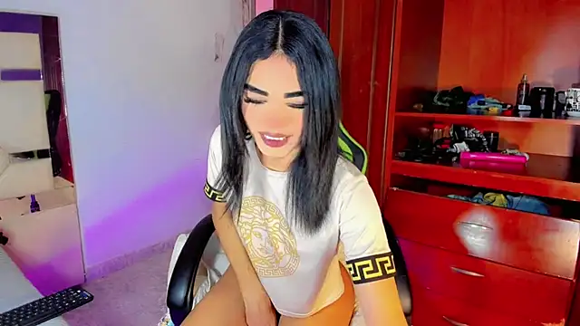 Naomisaenz01 online show from 06.26.26