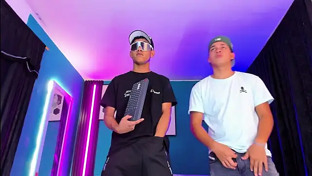  HotWildwolves online show from 04.09.26