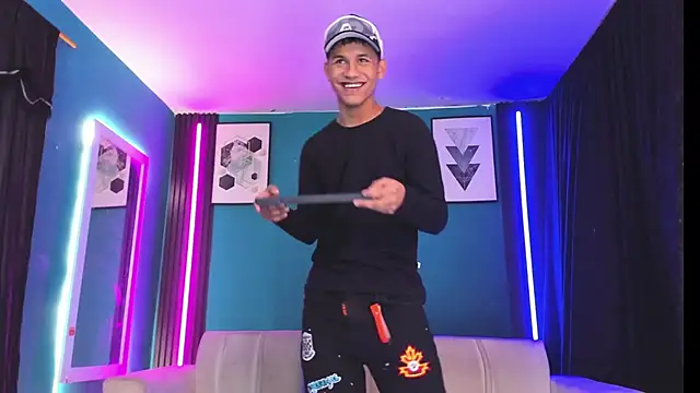  HotWildwolves online show from 04.13.26