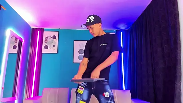  HotWildwolves online show from 04.15.26