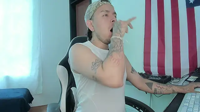 Snapshot of alexmontesco chatting on 04.12.26 alexmontesco online show from 04.12.26