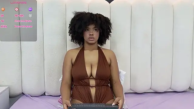 Snapshot of ela_ebony_ chatting on 06.05.26 ela ebony online show from 06.05.26