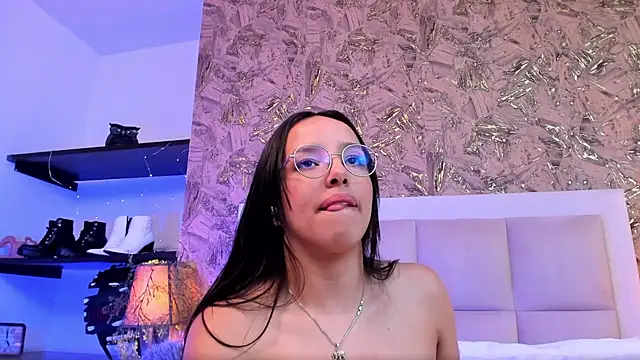 Snapshot of ValkyriaSteel chatting on 04.28.26 ValkyriaSteel online show from 04.28.26