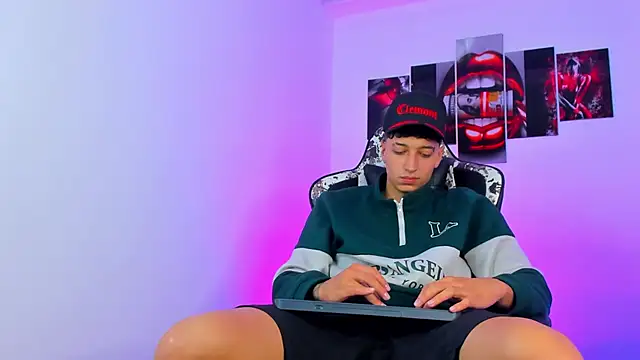 eithan boy  online show from 06.10.26
