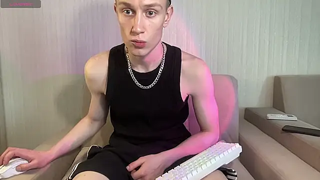 Snapshot of Travis_Gracile chatting on 04.27.26 Travis Gracile online show from 04.27.26