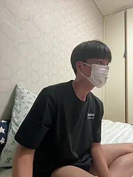 Snapshot of xezie chatting on 06.19.26 xezie online show from 06.19.26