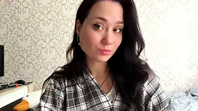 Snapshot of DinahZapalac chatting on 04.14.26 DinahZapalac online show from 04.14.26