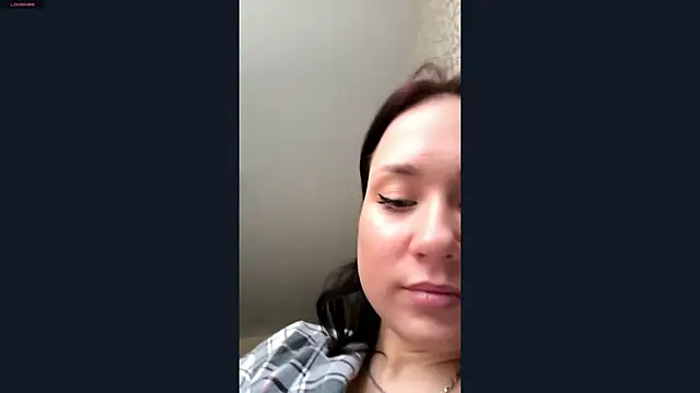 Snapshot of DinahZapalac chatting on 04.15.26 DinahZapalac online show from 04.15.26