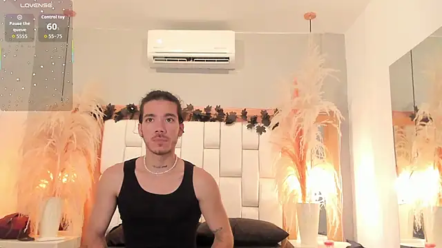 Snapshot of AngeloRoush chatting on 04.14.26 AngeloRoush online show from 04.14.26