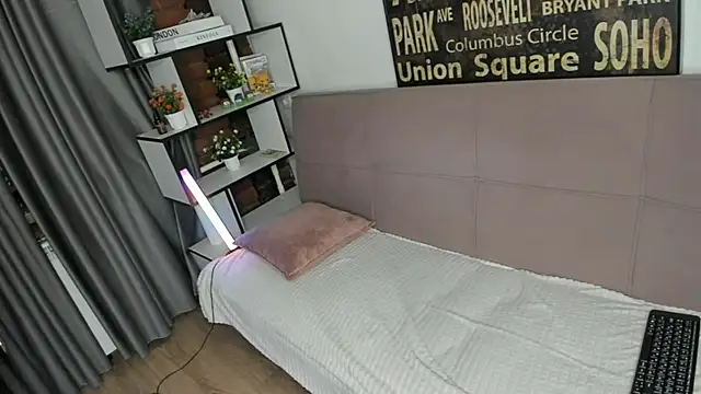 TwinkWhite online show from 05.18.26