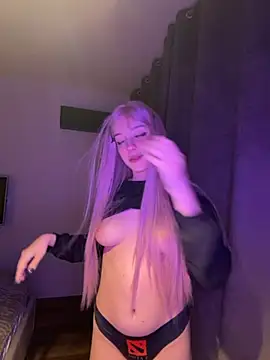 Snapshot of Yui_and_Raiden chatting on 04.11.26 Yui and Raiden online show from 04.11.26