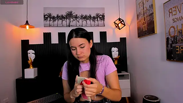 Snapshot of rosaleia_ chatting on 04.15.26 rosaleia online show from 04.15.26