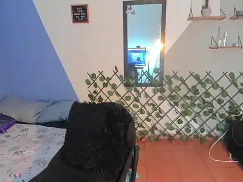 Snapshot of MilaValentine chatting on 04.13.26 MilaValentine online show from 04.13.26