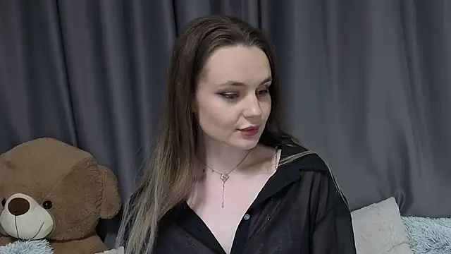 Snapshot of Lovelisse chatting on 05.17.26 Lovelisse online show from 05.17.26
