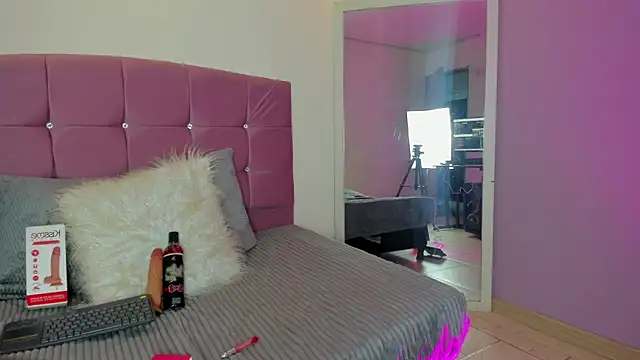 Snapshot of Flor_pink chatting on 05.27.26 Flor pink online show from 05.27.26