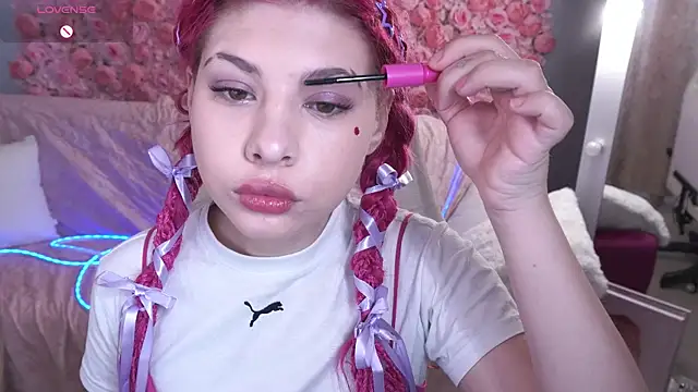 Snapshot of PinkyTrix chatting on 04.24.26 PinkyTrix online show from 04.24.26
