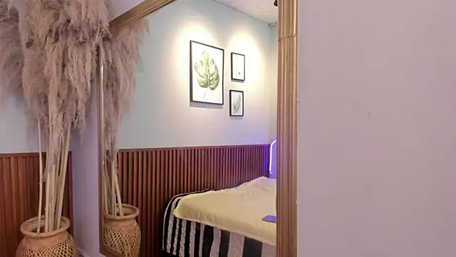 Snapshot of AMBERBENELLI chatting on 04.16.26 AMBERBENELLI online show from 04.16.26