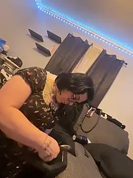 Snapshot of AmalaHexx chatting on 04.14.26 AmalaHexx online show from 04.14.26